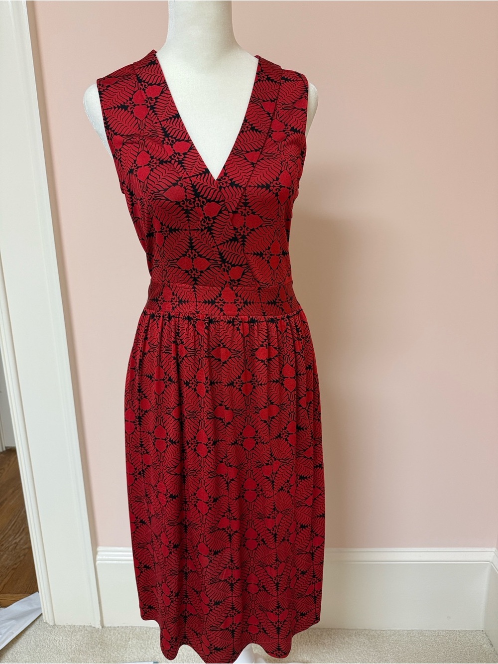 Nieves Lavi 100% silk red and black sleeveless dress. Size 4